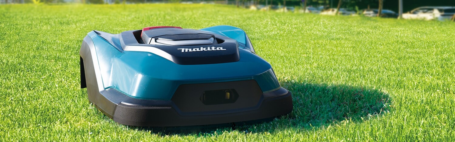 Makita RM350D robotmaaier op het gazon